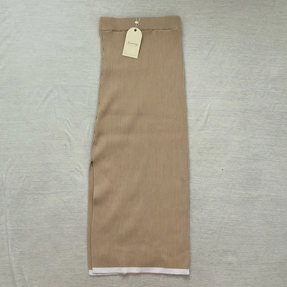 NWT Runway Scout neutral knit sweater set top/skirt size xs. Skirt has slit - Picture 5 of 11